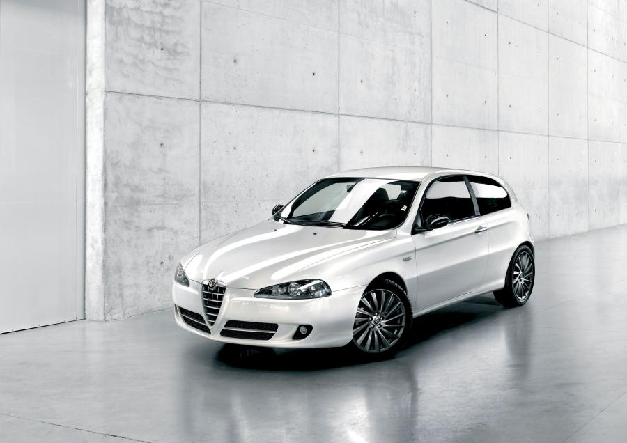 Alfa Romeo 147 C'N'C CoSTUME NATIONAL (937A) 2007 года  (фото 1 из 4)
